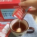 關節粉劑倒入飲品中.jpg