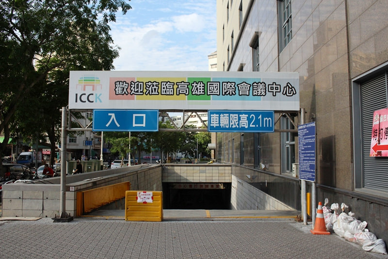 特賣會快報 高雄30大品牌集團總代理聯合下殺 年度最強檔期千坪廠拍 La New皮鞋 思薇爾內衣 皮爾卡登西裝服飾 精典泰迪童裝 Nike等運動用品 千萬商品震撼低價 高雄國際會議中心