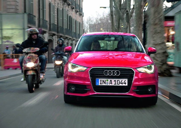 2011-Audi-A1-3.jpg