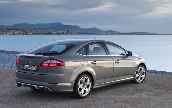 Ford_Mondeo_Titanium_S_01.jpg