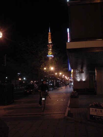 吃飽飯後亂拍的夜景