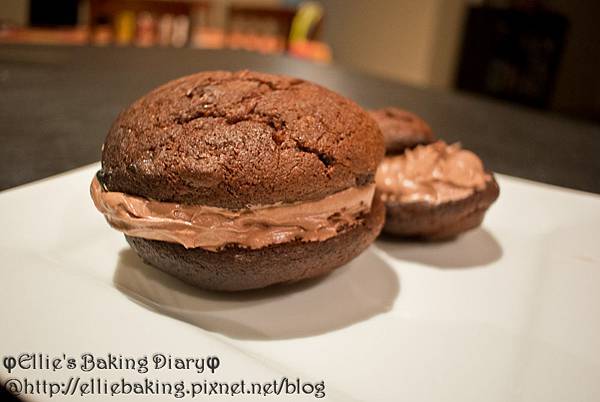 Chocolate Whoopie Pies9.jpg