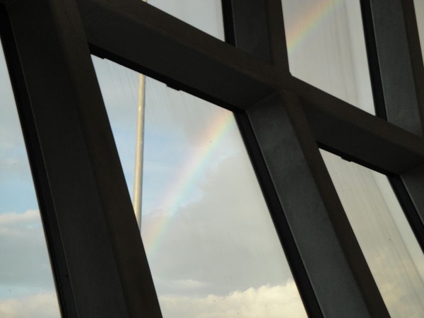 曼谷機場轉機時看到的彩虹