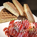 好可口的Strawberry waffle!