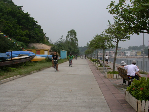 長洲西堤路吹海風