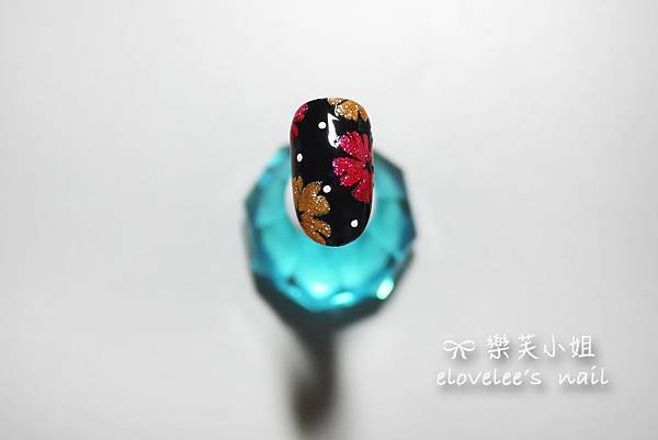 黑底花4