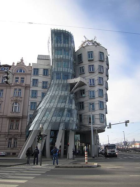 跳舞的房子 (Dancing House)