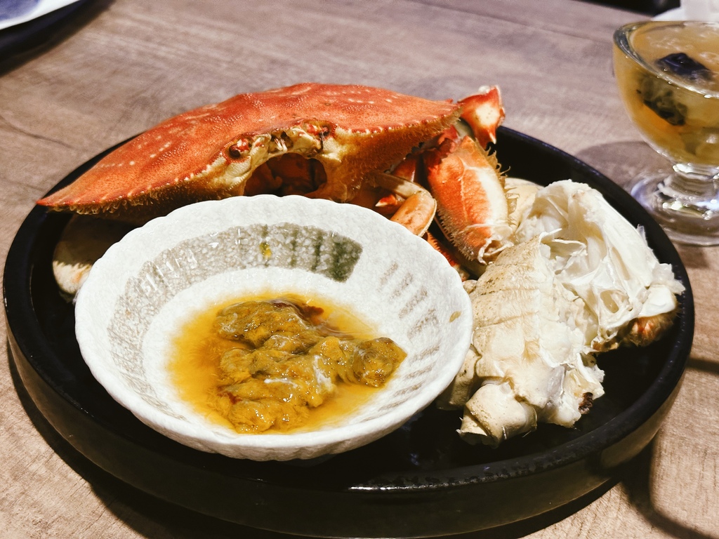 深紅汕頭鍋物・台中美食・A5和牛、現撈黃金蟹跟龍蝦，也可以預