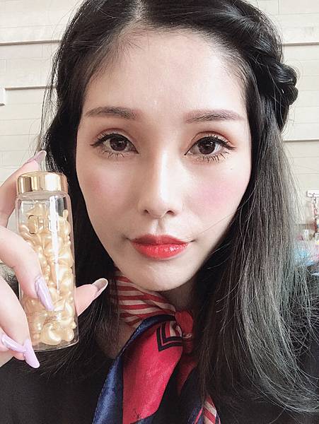 BC百匡,靚顏抗皺淡紋賦活油(百匡賦活膠囊),百匡賦活膠囊,
白龍膽花精萃可亮白撫平細紋與修護受傷肌膚,並高度保濕鎖水,延緩肌膚老化,一顆多種用途,強效版晚安面膜
,百匡賦活膠囊,百匡膠囊
