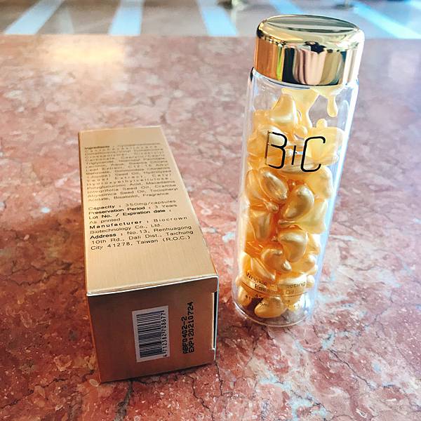 BC百匡,靚顏抗皺淡紋賦活油(百匡賦活膠囊),百匡賦活膠囊,
白龍膽花精萃可亮白撫平細紋與修護受傷肌膚,並高度保濕鎖水,延緩肌膚老化,一顆多種用途,強效版晚安面膜
,百匡賦活膠囊,百匡膠囊
