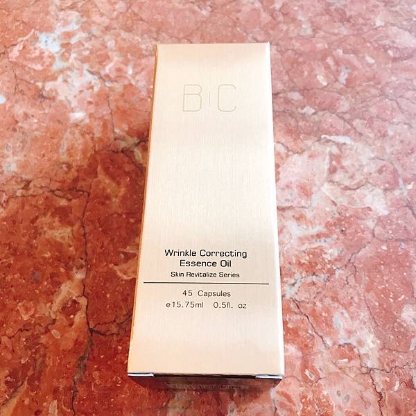 BC百匡,靚顏抗皺淡紋賦活油(百匡賦活膠囊),百匡賦活膠囊,
白龍膽花精萃可亮白撫平細紋與修護受傷肌膚,並高度保濕鎖水,延緩肌膚老化,一顆多種用途,強效版晚安面膜
,百匡賦活膠囊,百匡膠囊
