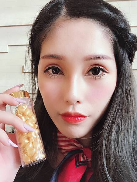 BC百匡,靚顏抗皺淡紋賦活油(百匡賦活膠囊),百匡賦活膠囊,
白龍膽花精萃可亮白撫平細紋與修護受傷肌膚,並高度保濕鎖水,延緩肌膚老化,一顆多種用途,強效版晚安面膜
,百匡賦活膠囊,百匡膠囊
