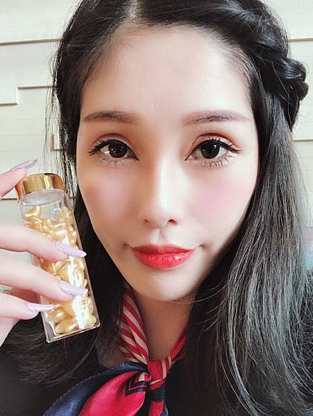 BC百匡,靚顏抗皺淡紋賦活油(百匡賦活膠囊),百匡賦活膠囊,
白龍膽花精萃可亮白撫平細紋與修護受傷肌膚,並高度保濕鎖水,延緩肌膚老化,一顆多種用途,強效版晚安面膜
,百匡賦活膠囊,百匡膠囊
