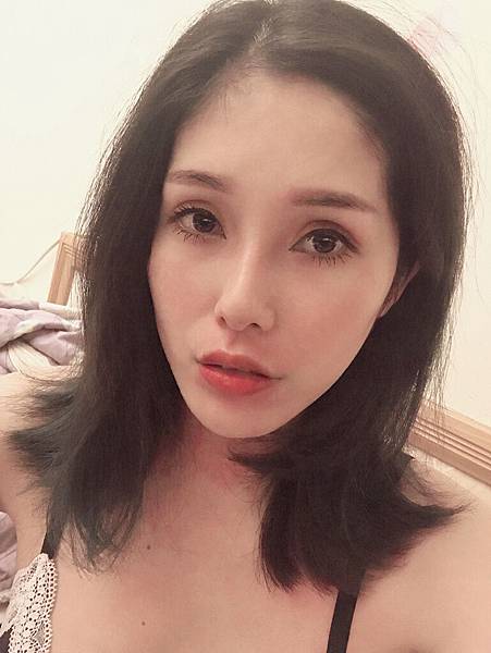 BC百匡,靚顏抗皺淡紋賦活油(百匡賦活膠囊),百匡賦活膠囊,
白龍膽花精萃可亮白撫平細紋與修護受傷肌膚,並高度保濕鎖水,延緩肌膚老化,一顆多種用途,強效版晚安面膜
,百匡賦活膠囊,百匡膠囊
