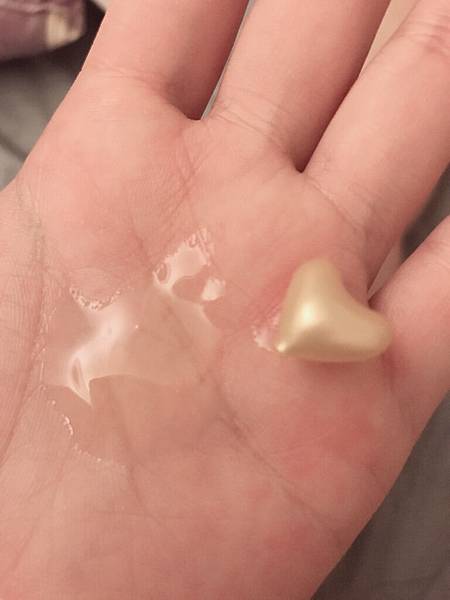 BC百匡,靚顏抗皺淡紋賦活油(百匡賦活膠囊),百匡賦活膠囊,
白龍膽花精萃可亮白撫平細紋與修護受傷肌膚,並高度保濕鎖水,延緩肌膚老化,一顆多種用途,強效版晚安面膜
,百匡賦活膠囊,百匡膠囊
