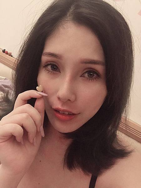 BC百匡,靚顏抗皺淡紋賦活油(百匡賦活膠囊),百匡賦活膠囊,
白龍膽花精萃可亮白撫平細紋與修護受傷肌膚,並高度保濕鎖水,延緩肌膚老化,一顆多種用途,強效版晚安面膜
,百匡賦活膠囊,百匡膠囊
