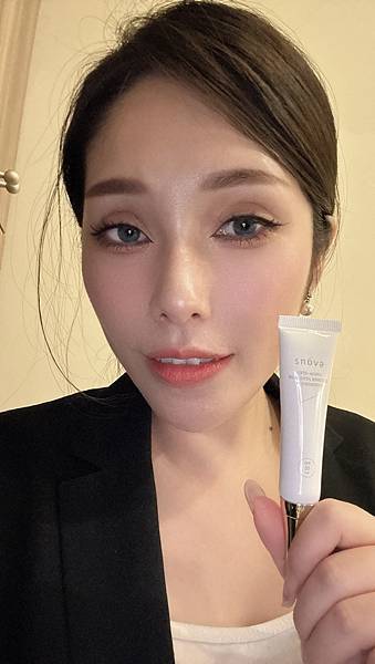 【波波妞】 SNOVA高效水嫩抗老胎盤素精華粉底液 試用