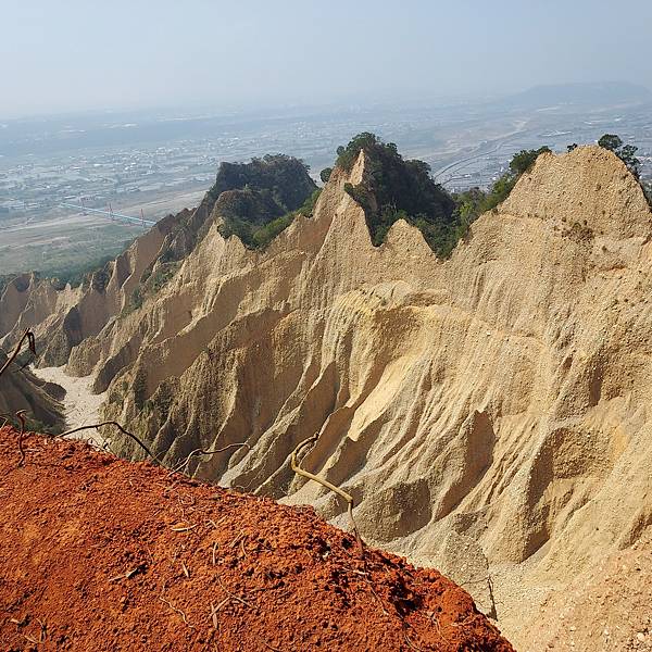 228爬苗栗火炎山，慶功宴新月梧桐