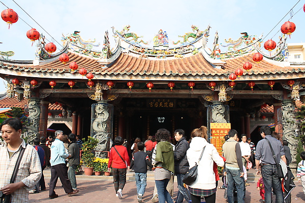 來到敕建天后宮想索取鹿港鎮的地圖，沒想到還真的有！ＬUCKY