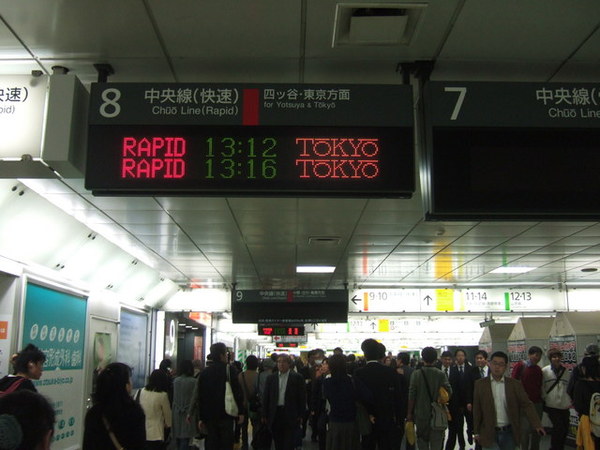 新宿車站人潮