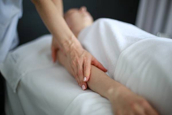 整復技術在老年護理中的應用