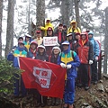 克服惡劣天候，東森登山隊2005年6月24日登上玉山西峰.jpg