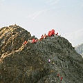 東森登山隊成功登上玉山.jpg