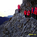 東森登山隊能征服玉山，主要因之前的體能訓練及嚴謹的團隊精神