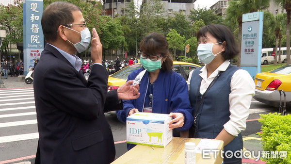 醫護人員對東森集團的愛心感到超窩心。