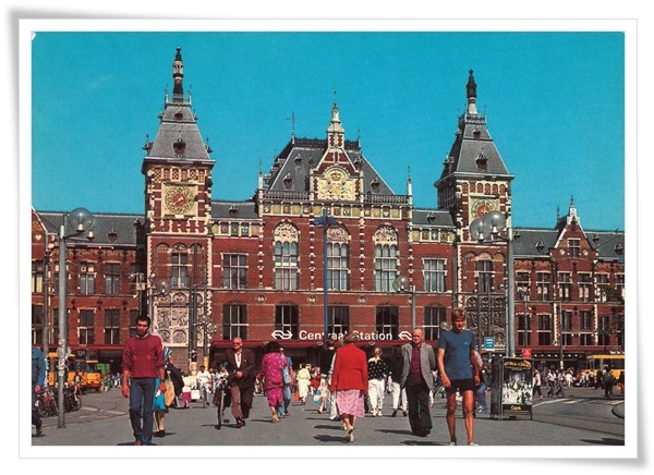 amsterdam centraal station.jpg amsterdam centraal station.jpg