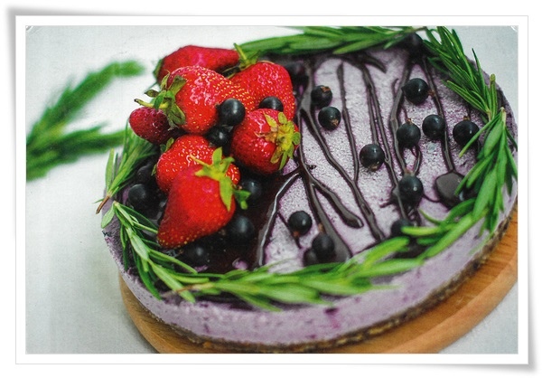 raw currant cashew cake