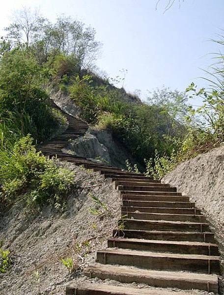 陡峭的山路