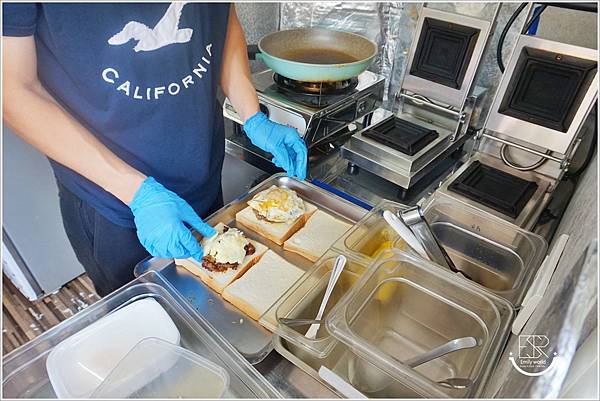 桃園中壢美食 熊仨熱壓吐司 (67).JPG