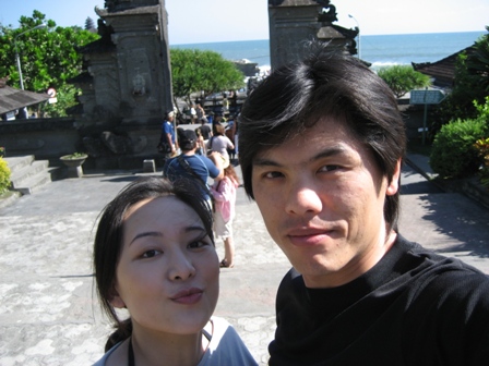 113_頂著大太陽要進去參觀海神廟囉.JPG
