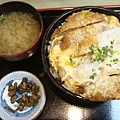 豬排丼套餐。