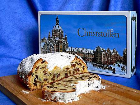 800px-Stollen-Dresdner_Christstollen.jpg