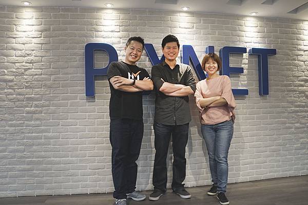 PIXNET 與合作夥伴進行異業結盟（左起：鐘點大師創辦人姚長安、PIXNET共同創辦人劉昊恩、Readmoo 電子書商品與內容部行銷總監何宛芳）.jpg