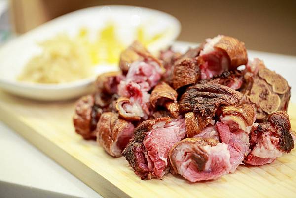 痞客邦舉辦年菜評比,西式料理「秘傳美食料理-酥烤脆皮德國豬腳」獲部落客青睞,排行肉類第三名.jpg 痞客邦舉辦年菜評比,西式料理「秘傳美食料理-酥烤脆皮德國豬腳」獲部落客青睞,排行肉類第三名.jpg
