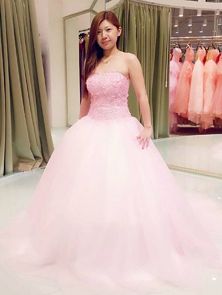 [分享]台南婚紗工作室:禮服出租-粉紅色