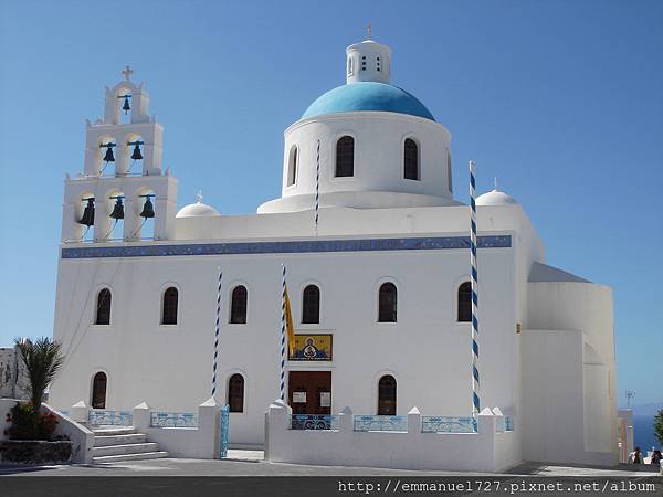 藍頂帽子的白色教堂