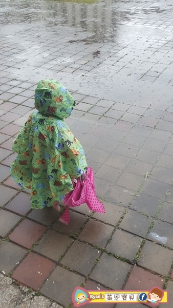 【育兒好物】KIU空氣感雨衣斗篷 【育兒好物】KIU空氣感雨衣斗篷