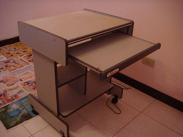 簡型電腦桌.JPG