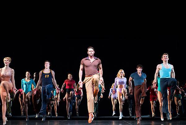 A Chorus Line at the London Palladium. Photo by Manuel Harlan 2-016_