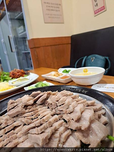 【韓國美食】元祖奶奶生菜包肉豬腳 원할머니보쌈족발丨生菜包肉