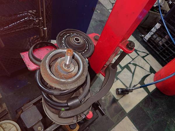 PEUGEOT RCZ GT LINE 不平路前底盤異音