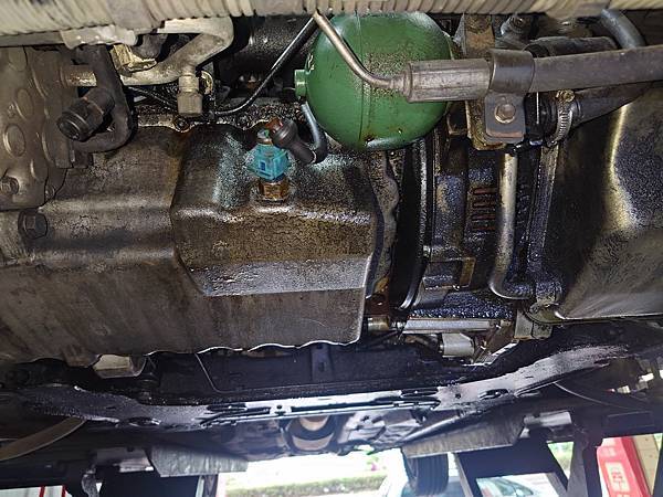 CITROEN Xantia 2.0 變速箱打滑.周邊整修. CITROEN Xantia 2.0 變速箱打滑.周邊整修.