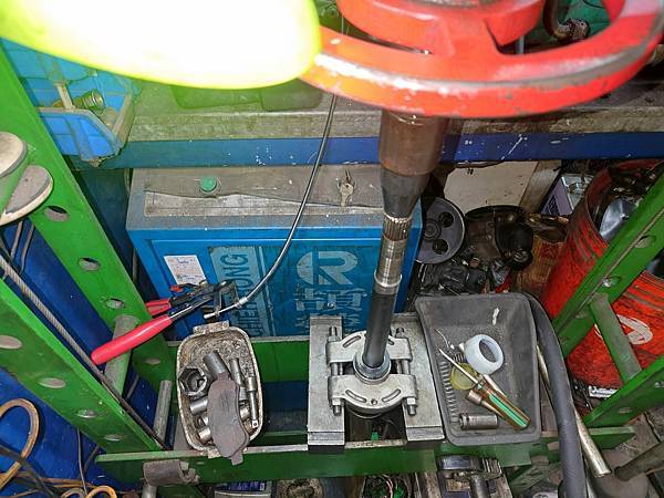 CITROEN Xantia 2.0 變速箱打滑.周邊整修. CITROEN Xantia 2.0 變速箱打滑.周邊整修.