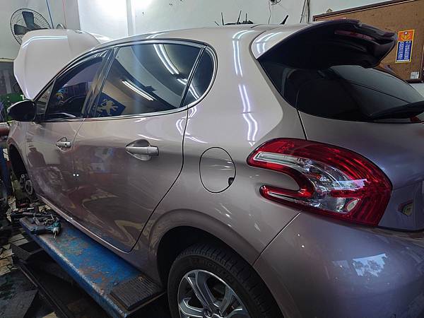 PEUGEOT 208 VTI AL4自動變速箱換檔打滑.