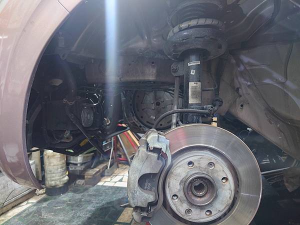 PEUGEOT 208 VTI AL4自動變速箱換檔打滑. PEUGEOT 208 VTI AL4自動變速箱換檔打滑.