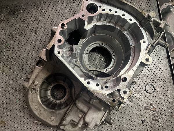 PEUGEOT 208 VTI AL4自動變速箱換檔打滑. PEUGEOT 208 VTI AL4自動變速箱換檔打滑.